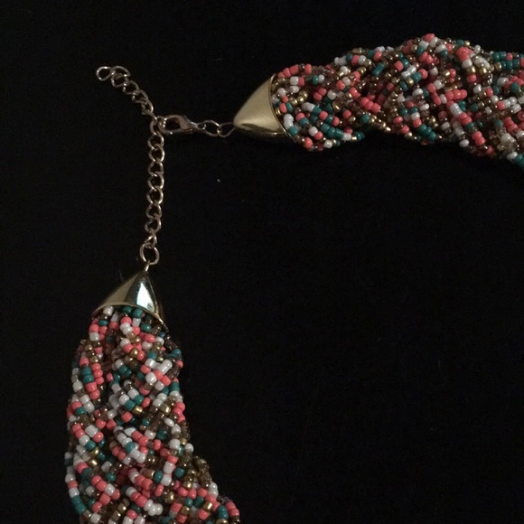 ❣️HOST PICK❣️ Beaded necklace with gold trim - Picture 3 of 3